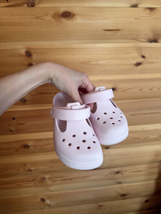 Сандали шлепки crocs
