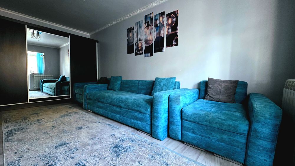 Mobila dormitor(birou&oglinda+ansamblu 2 paturi+saltele)+mobila  sufragerie (dressing&canapea+2 fotolii&corpuri.Pret 6500 lei,tel.0744861535!