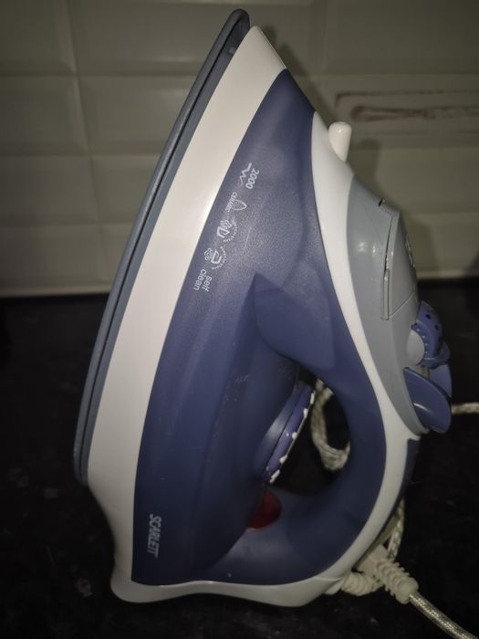 Продам утюг Scarlett