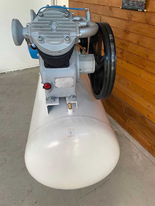 Български трифазен компресор УК 50