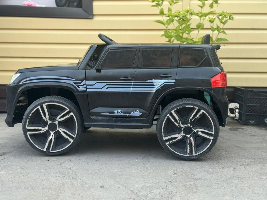 Продам детский электромобиль