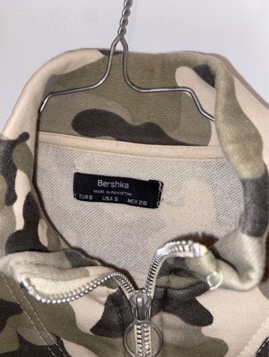 Bluza Bershka cu imprimeu army