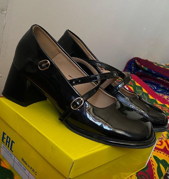 Продаётся одежда и Туфли