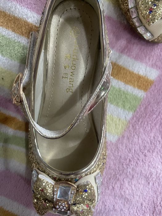 Продам туфельки на девочку