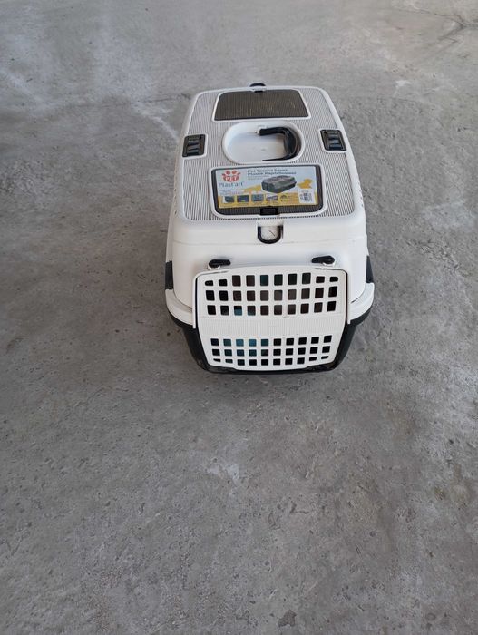 Домик для кошек почти новая