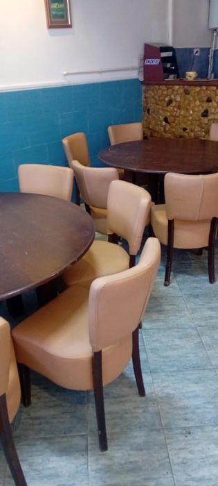 2 mese cu 12 scaune din lemn masiv