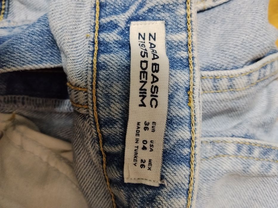 Blugi wide leg decupați in genunchi Zara
