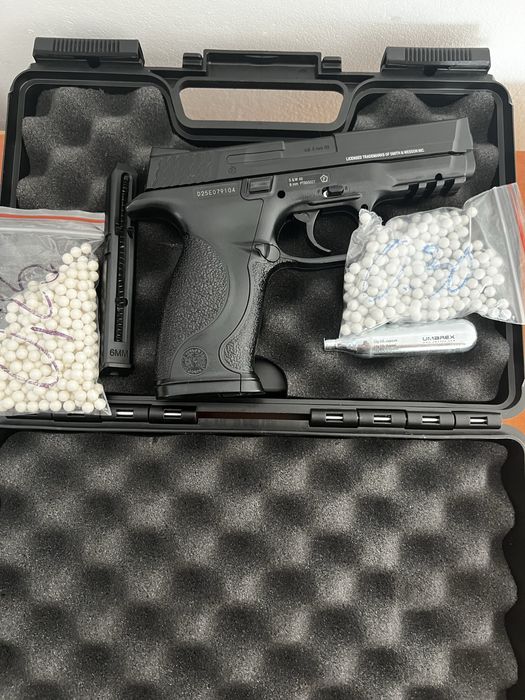 Vând pistol SMITH & WESSON