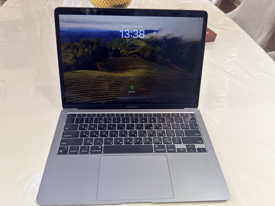 Продается MacBook Air M1 в отличном состоянии