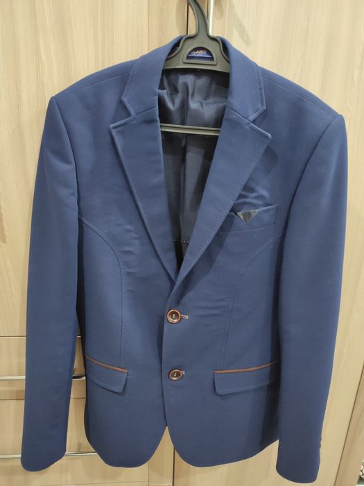 Продам пиджак школьный