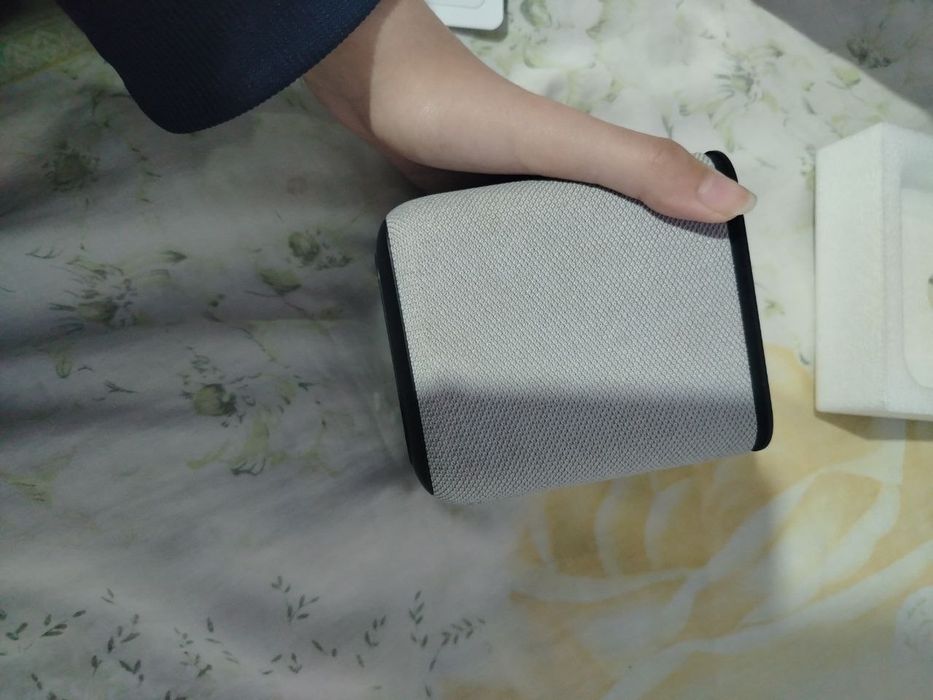 Серая Яндекс-станция с Алисой