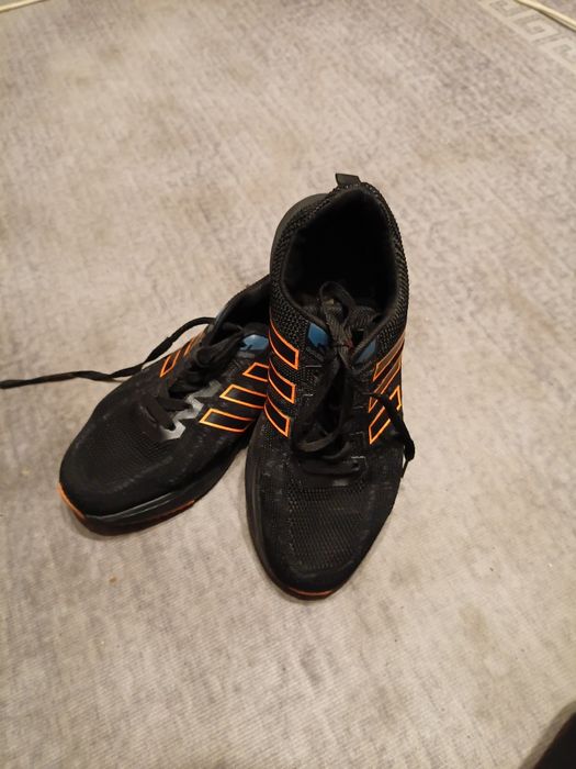 Продам кроссовки Adidas