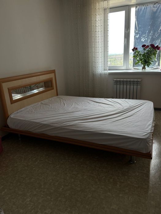 Продам спальный гарнитур