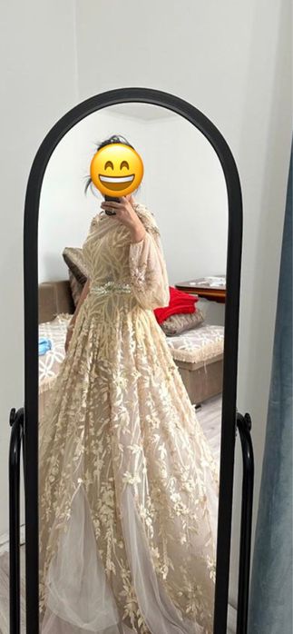 Платье со шлейфом