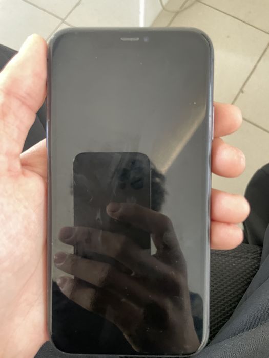 Продам айфон 11