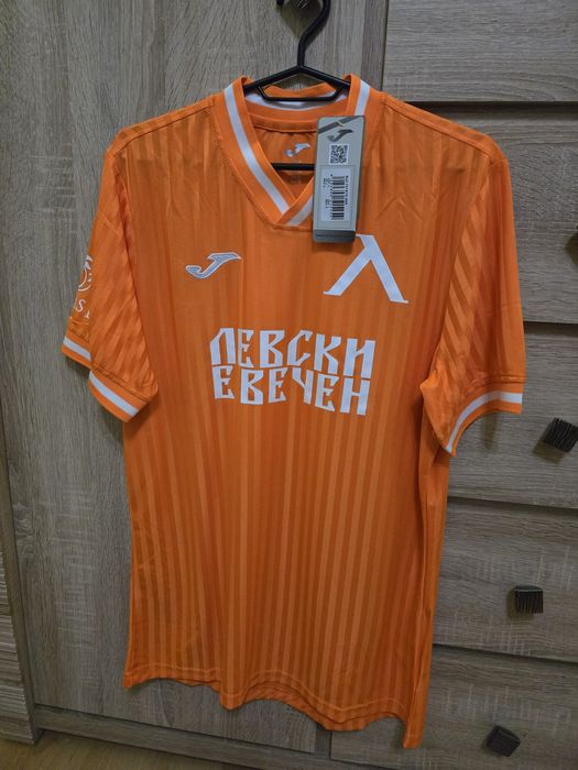 Фланелки на Левски