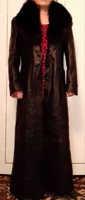 Коженный плащ  б/у 150.000
