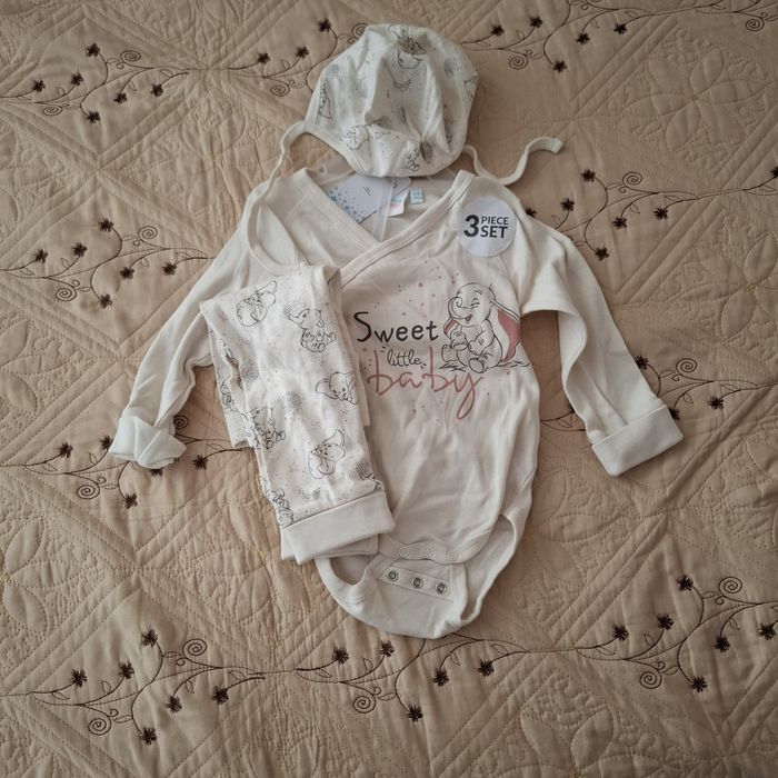 Чисто нови детски дрехи.