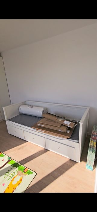 IKEA Hemnes кушетка 200/80/160 с 3 чекмеджета + 2 матрака (ср. твърди)