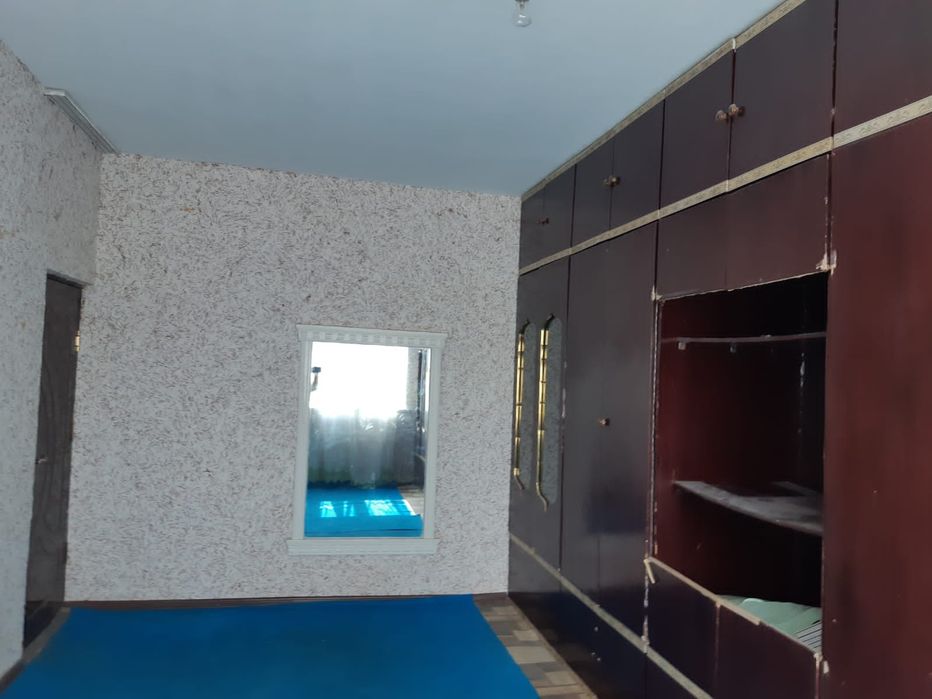 Квартира сотилад Термез центрдан 4этажка 3 хоналик