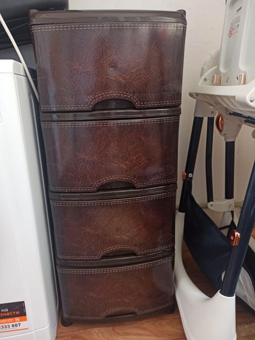 Детская кровать и комод