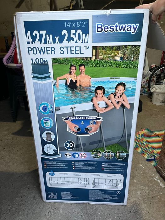 Vând piscină plus accesorii