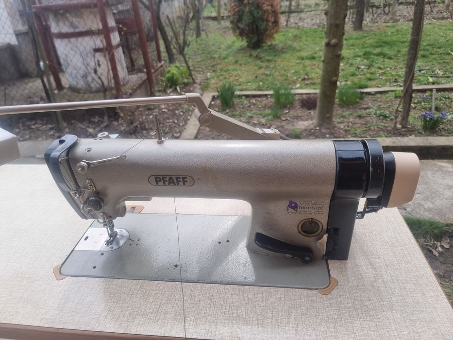 Mașina de cusut PFAFF