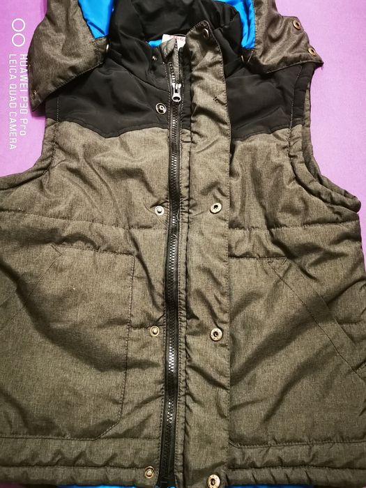 Детска грейка с качулка на фирмата Yigga, размер 146-152, почти нова.