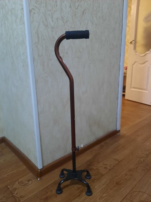 Костыль с 4 ножками