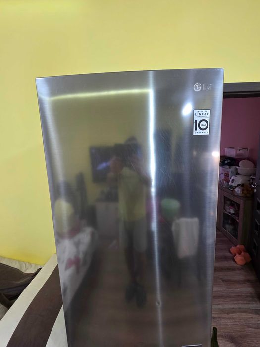 Хладилник с долен фризер