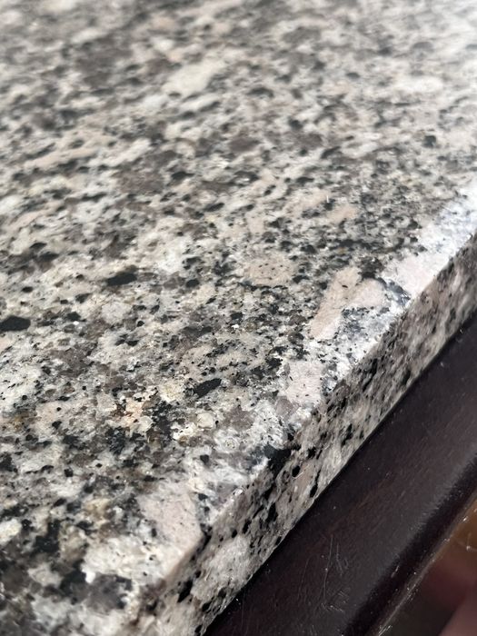 Продам столешницу натуральный гранит