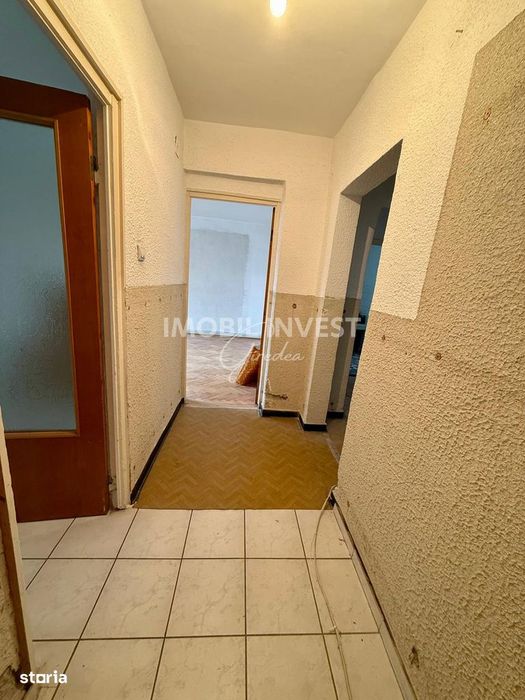 Apartament cu 3 camere, decomandat, Cetate, pret 79.000