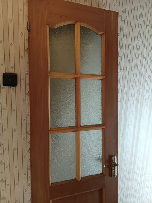 Продам 2 двери 600×2000 б/у