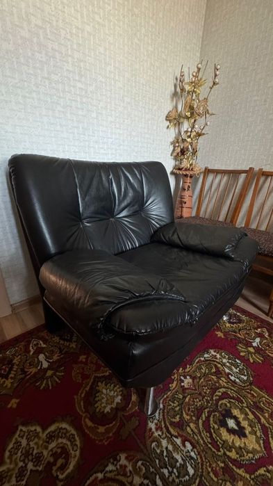 Кожанные кресла 2 шт