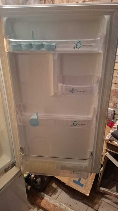 Продам холодильник индезит