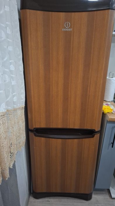 Холодильник Indesit