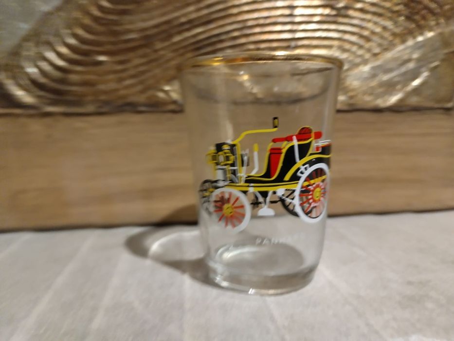 Старинна стъклена чаша с картинка от Англия