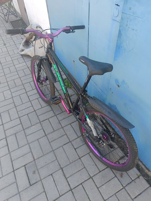 Велосипед новый среднего размера