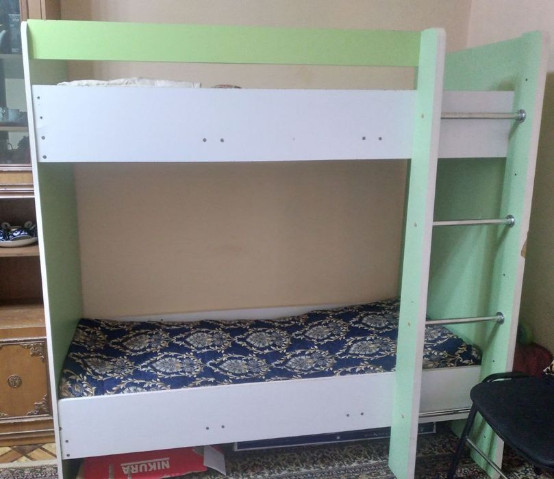 Krovat detskiy 2 etajli sotiladi.
