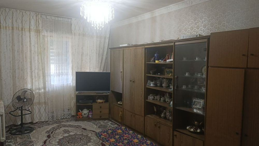 Продаётся 2х комнатная квартира срочно.