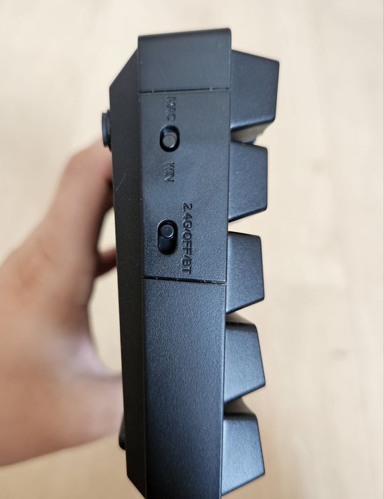 Tastatură mecanică wireless cu iluminare RGB – Ca nouă!
