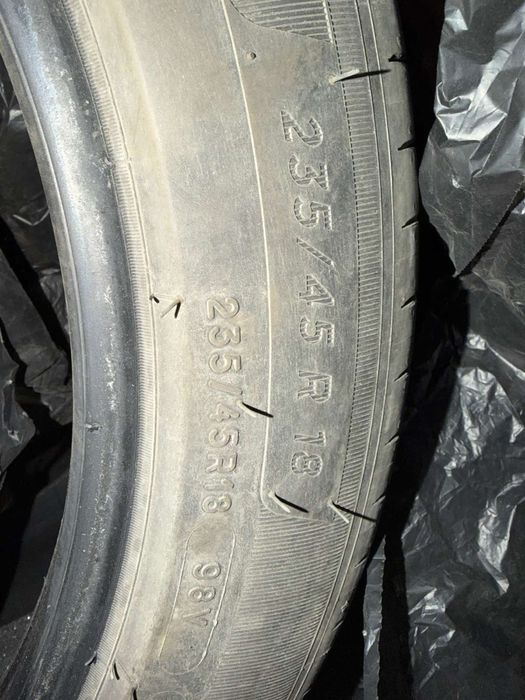 Michelin e Primacy 235 45 18