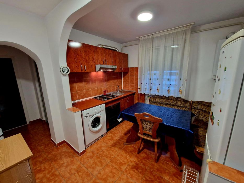 Vand apartament zona calea romanului
