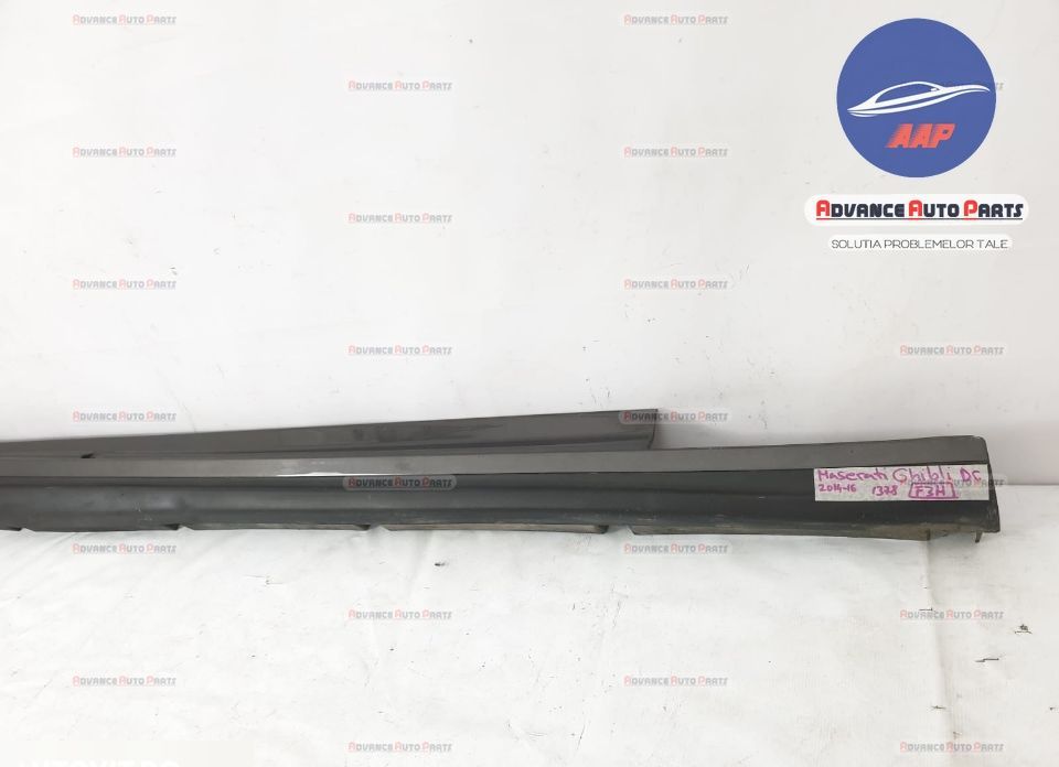 Масерати Гибли / Maserati Ghibli Седан Оригинален десен праг в добро с