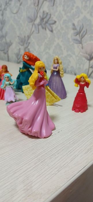 Очень много разных киндеров