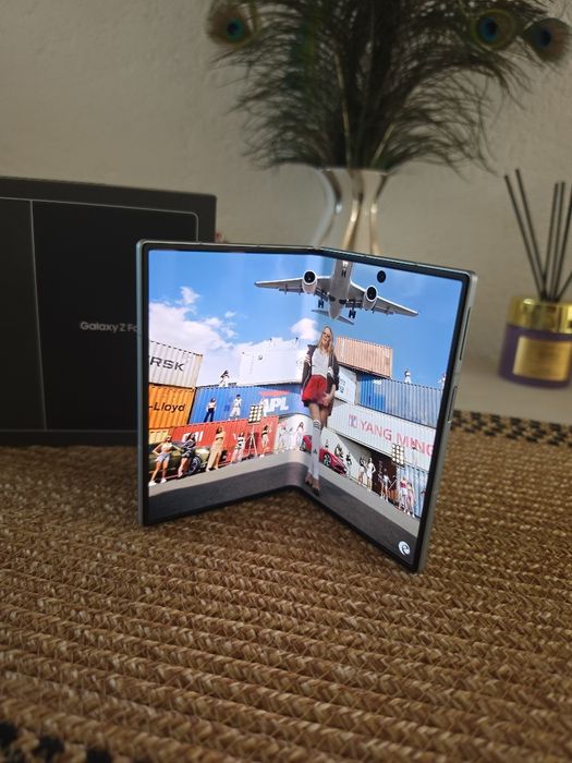 Samsung Galaxy Z fold 8