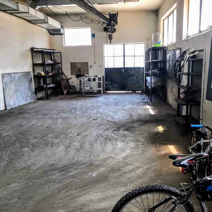 Дава се под наем Магазин в Пловдив, Каменица 2 - 760 кв.м за 1500 € - Снимка #2