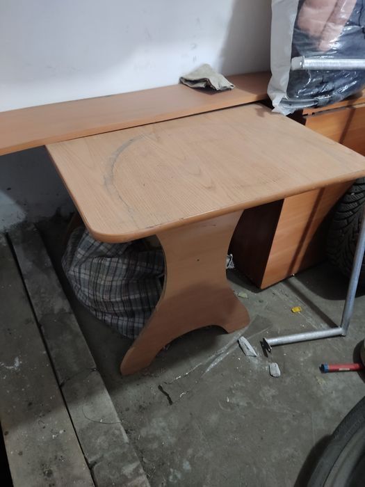 Продам стол кухонный