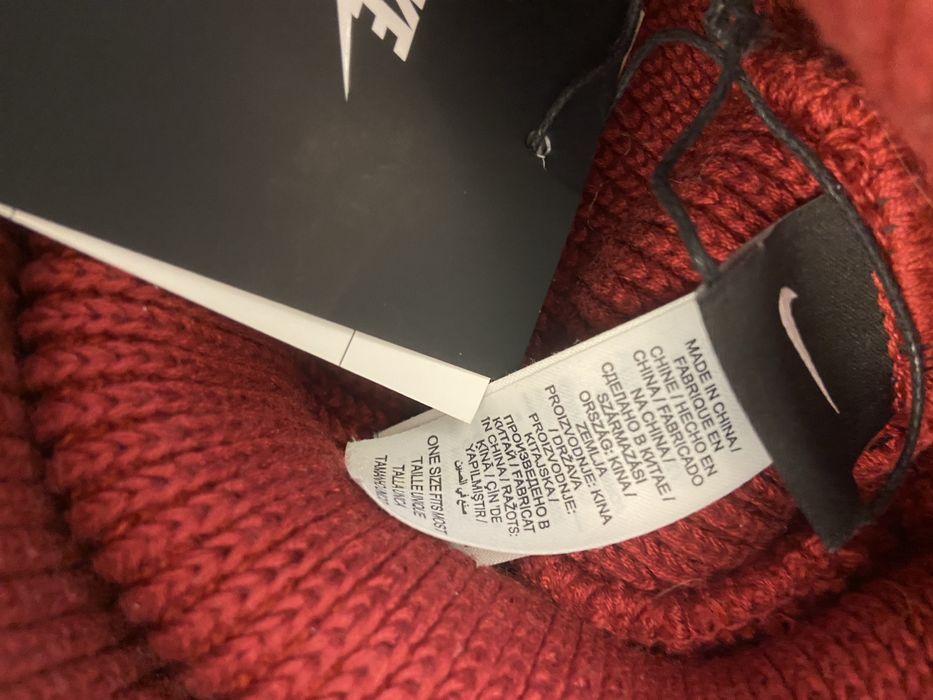 Нови Зимни Шапки - Nike, Ellesse, Bershka