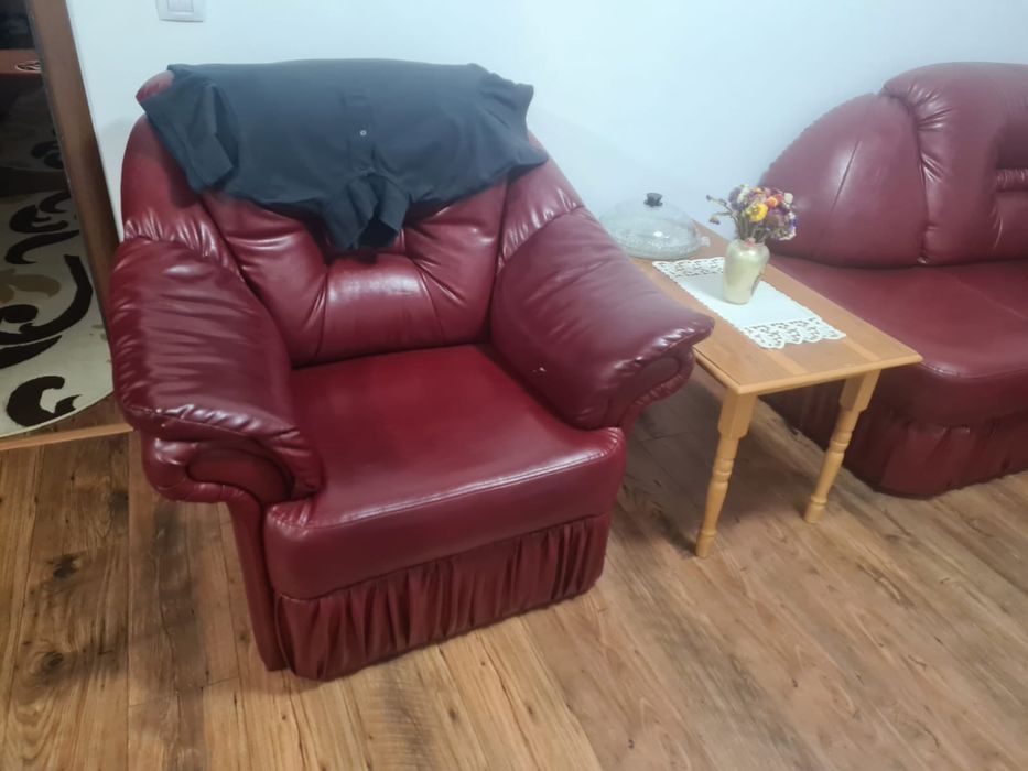Vând mobila de sufragerie+ colțar